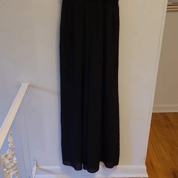 ALI & JAY Elegant Black V-Neck Jumpsuit - Picture 7 of 11